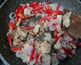 Foto langkah ke 2 dari resep Mangut Pedas Bumbu Iris.