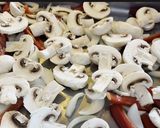 Foto del paso 2 de la receta Muslitos de pollo con champiñones