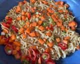 Foto langkah ke 3 dari resep Omelet Mie.