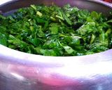 A picture of step 4 of Sarso ka saag with makki roti.
