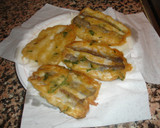Foto del paso 4 de la receta: Pescadilla con tempura, perejil y pimientos verdes