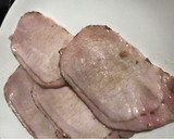 Foto del paso 3 de la receta: Lomo al ajillo con salsa de quesos y manzana asada, para cena-exprés