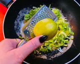 Lazac, póréhagymás szószban recept fázis 3 fotója