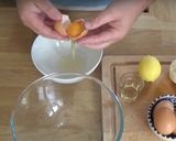 A picture of step 1 of Eggs Benedict.