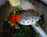 A picture of step 5 of Methi matar pulao.