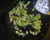 Foto langkah ke 3 dari resep Nasi Telur Ceplok Dengan Scallion Oil.