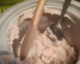 Foto del paso 4 de la receta: Helado casero cremoso de limón y fresas (sin nata, con heladera)