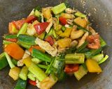 รูปขั้นตอนการทำที่ 4 ของ ผัดเปรี้ยวหวานอกไก่