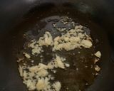 Foto langkah ke 4 dari resep Sayap Ayam Goreng Oseng Bawang ala Chef Devina.