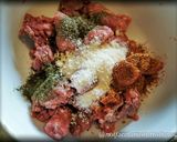 Foto del passaggio 1 della ricetta Coniglio ripieno di Funghi e Salsiccia al Forno