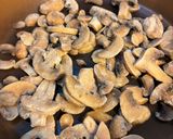 Foto del passaggio 1 della ricetta Penne con Funghi e Platessa