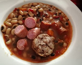 Foto del paso 5 de la receta: Carillas con verduras, salchichas y butifarra