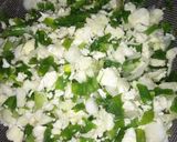 A picture of step 1 of Hare Bhare Pakode 😋.