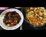 A picture of step 1 of Oats and dates nutty granola bars.