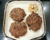 Hình bước làm 3 của món Beefsteak em bé