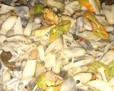 Foto langkah ke 2 dari resep Jamur Sawit Cabe Hijau.