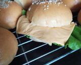 Foto langkah ke 5 dari resep Burger Bun Homemade.