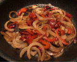 Foto del paso 2 de la receta: Lomo con pimientos rojos