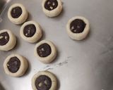 A picture of step 5 of Kaju chocolate cups.