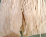 Foto langkah ke 3 dari resep Jamur Enoki Goreng Crispy.