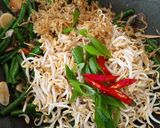 Foto langkah ke 4 dari resep Tumis Tauge Teri Kacang Panjang.