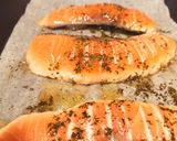 Foto del paso 4 de la receta: Salmón con revuelto de espinacas, champiñones y bocas de mar