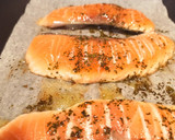 Foto del paso 4 de la receta: Salmón con revuelto de espinacas, champiñones y bocas de mar