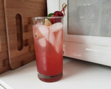 A picture of step 3 of Raspberry Bourbon Lemonade.