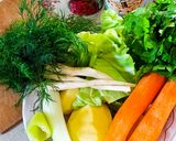 Tejfölös, habart, füstölt tarja leves, zöld fűszerekkel és zöldségekkel recept fázis 3 fotója