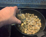 Foto del paso 2 de la receta: Chirlas al pil pil