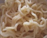Foto langkah ke 5 dari resep Mi kuah kubis.