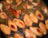 Foto del paso 6 de la receta: Alitas y patitas de pollo a la sidra