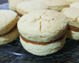 Foto del paso 7 de la receta: Alfajores de maizena dulce de leche con un toque de coñac