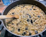 Une image de l'étape 21 de Soupe façon thaïlandaise au poulet, aubergine et curry.