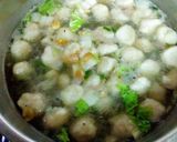 Foto langkah ke 2 dari resep 246. Sup Mie Asin Bakso (Menu Sehat Protein Hewani).