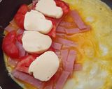 Foto del paso 4 de la receta: Omelette de jamón, queso y tomate