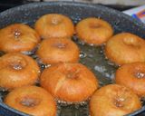 صورة لخطوة 2 من وصفة أطيب دونات 🍩 مع صلصة شوكولا ولا أروع 🍫