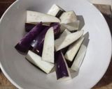 Foto langkah ke 1 dari resep Tumis terong daun bawang.