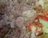 Foto del paso 7 de la receta: Ensalada fresca de atún y pepinillos