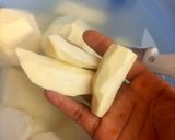 A picture of step 2 of Soyayyen dankalin Hausa da sauce din kwai.