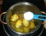 A picture of step 2 of Potato Egg Curry.