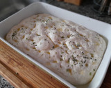 Foto del paso 5 de la receta: Focaccia con albóndigas, cebolla caramelizada y queso gratinado