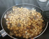 Foto del paso 3 de la receta: Garbanzos con setas y morcilla