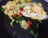 รูปขั้นตอนการทำที่ 3 ของ ข้าวผัดกุ้งดอกขจรพริกหวาน