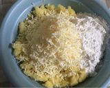 Foto langkah ke 2 dari resep Stik Kentang Keju.