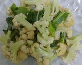 Foto langkah ke 2 dari resep Tumis Kembang Kol Baso.