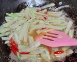 Foto langkah ke 5 dari resep Tumis Labu Siam.