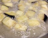 A picture of step 2 of Pollo alla Norma.