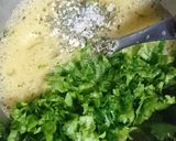 Foto del paso 2 de la receta: Tortilla con papa bastón y verde de la huerta 😍 👩‍🌾