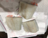 Foto del paso 3 de la receta: Bacalao a la plancha con timbal de ajos tiernos salteados